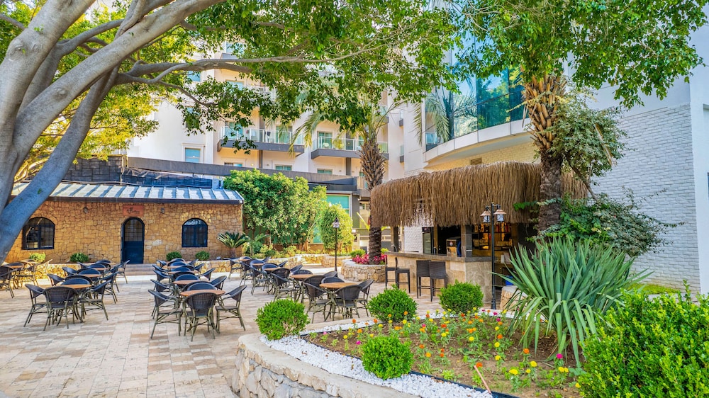Sunland Resort Beldibi - All inclusive — Restaurant & bars in Kemer