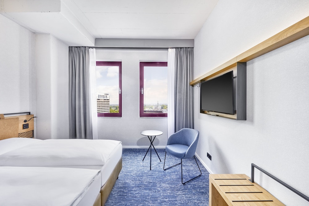 Sunday Hotel Düsseldorf Seestern — Hotel rooms in Düsseldorf, North Rhine-Westphalia
