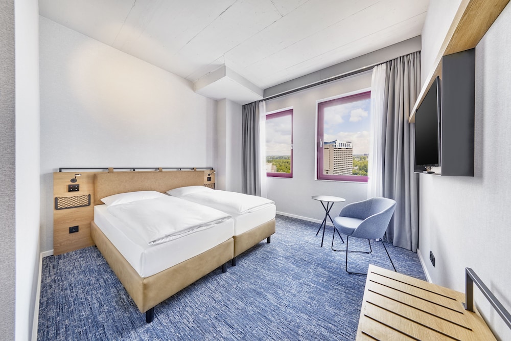 Sunday Hotel Düsseldorf Seestern — Hotel rooms in Düsseldorf, North Rhine-Westphalia