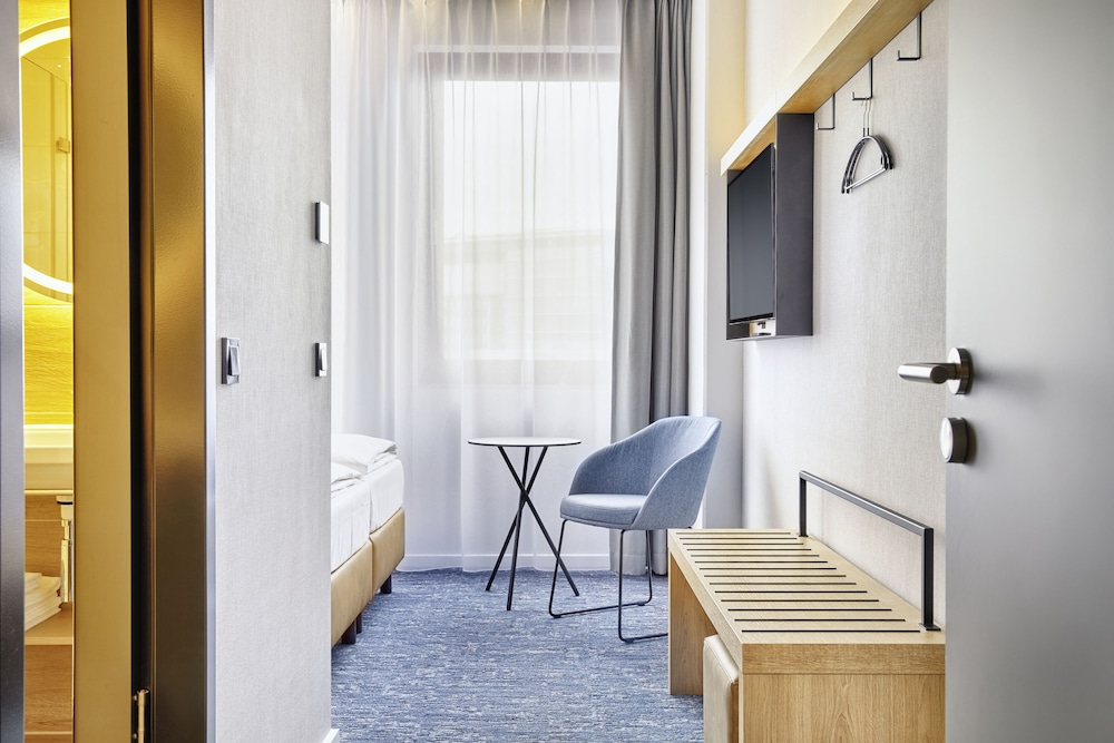 Sunday Hotel Düsseldorf Seestern — Hotel rooms in Düsseldorf, North Rhine-Westphalia