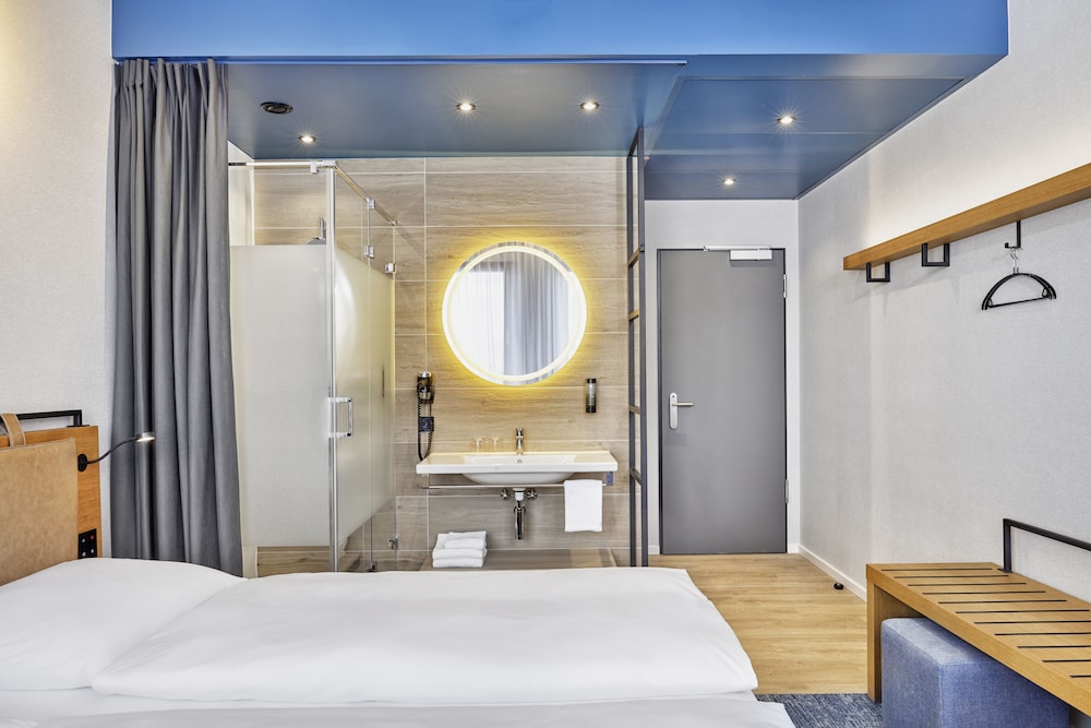 Sunday Hotel Düsseldorf Seestern — Hotel rooms in Düsseldorf, North Rhine-Westphalia