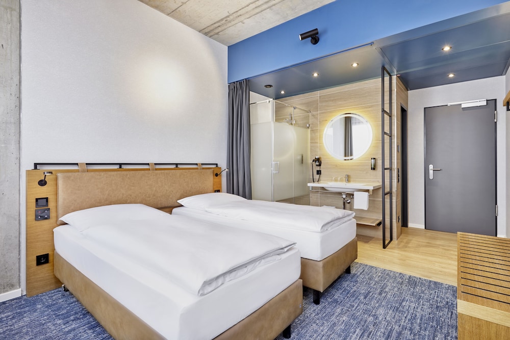 Sunday Hotel Düsseldorf Seestern — Hotel rooms in Düsseldorf, North Rhine-Westphalia