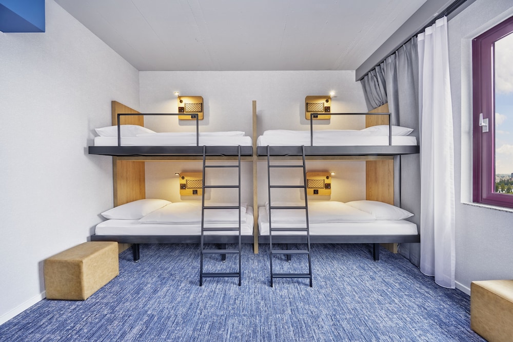 Sunday Hotel Düsseldorf Seestern — Hotel rooms in Düsseldorf, North Rhine-Westphalia