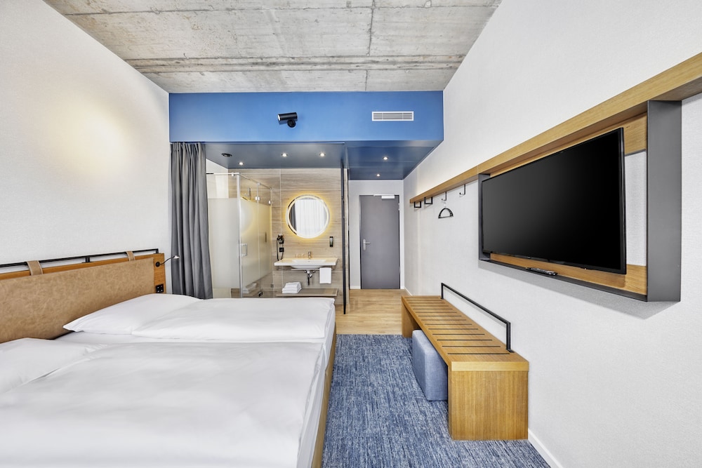 Sunday Hotel Düsseldorf Seestern — Hotel rooms in Düsseldorf, North Rhine-Westphalia
