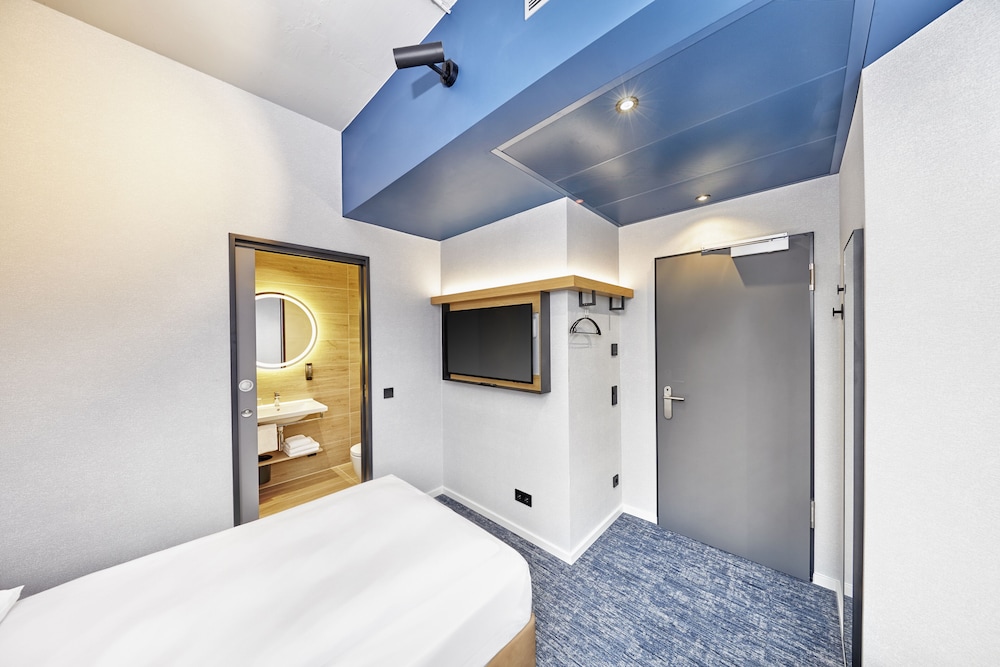 Sunday Hotel Düsseldorf Seestern — Hotel rooms in Düsseldorf, North Rhine-Westphalia