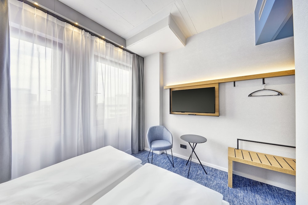 Sunday Hotel Düsseldorf Seestern — Hotel rooms in Düsseldorf, North Rhine-Westphalia