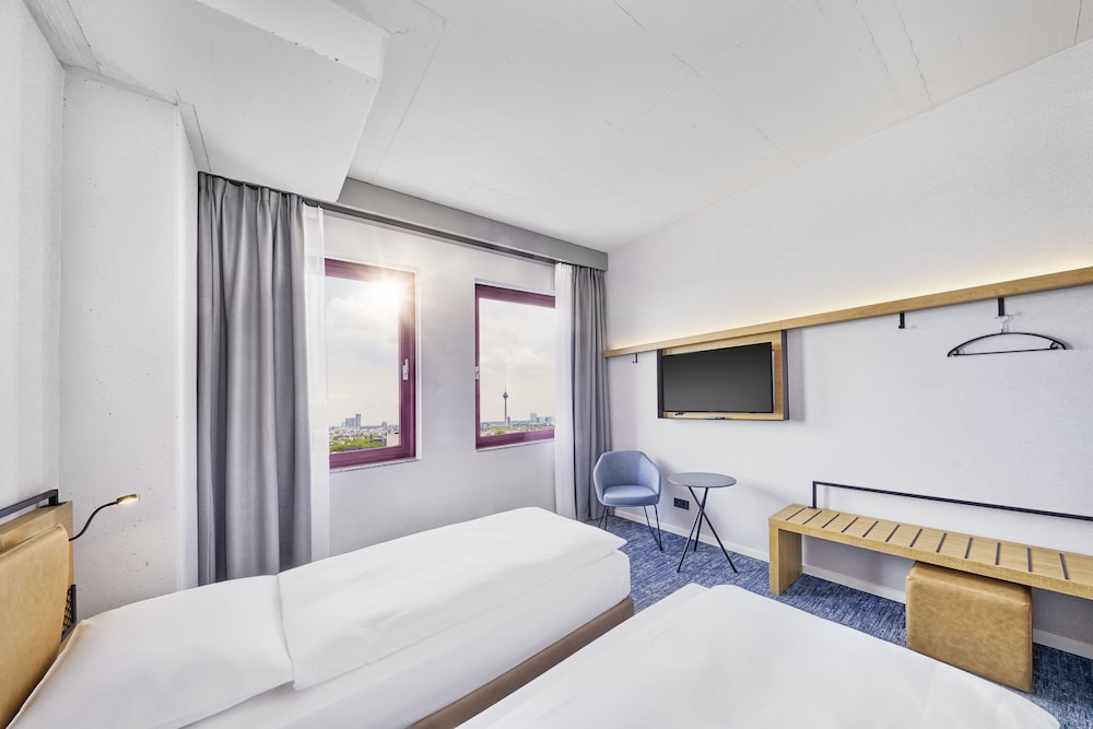 Sunday Hotel Düsseldorf Seestern — Hotel rooms in Düsseldorf, North Rhine-Westphalia