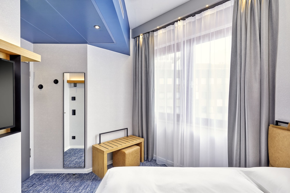 Sunday Hotel Düsseldorf Seestern — Hotel rooms in Düsseldorf, North Rhine-Westphalia