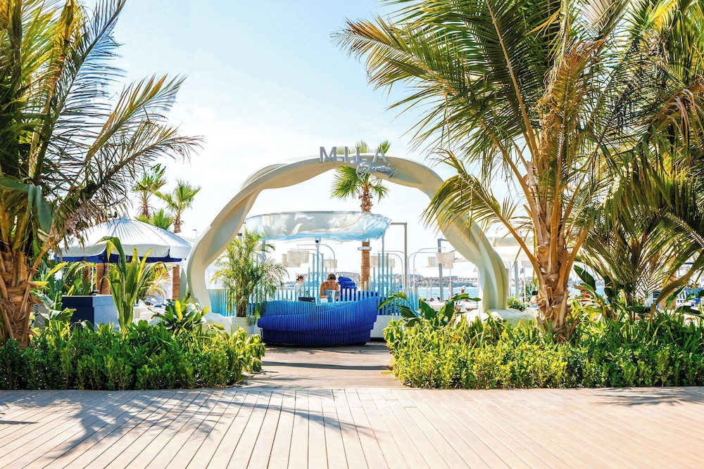 Radisson Beach Resort Palm Jumeirah — Beach in Dubai