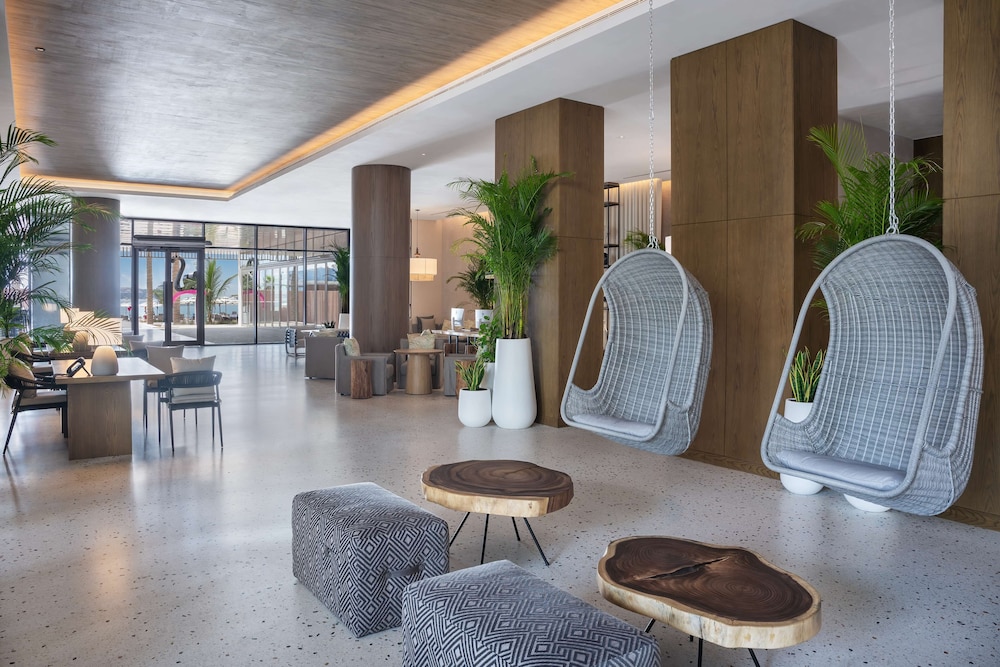 Radisson Beach Resort Palm Jumeirah — Hotel building in Dubai