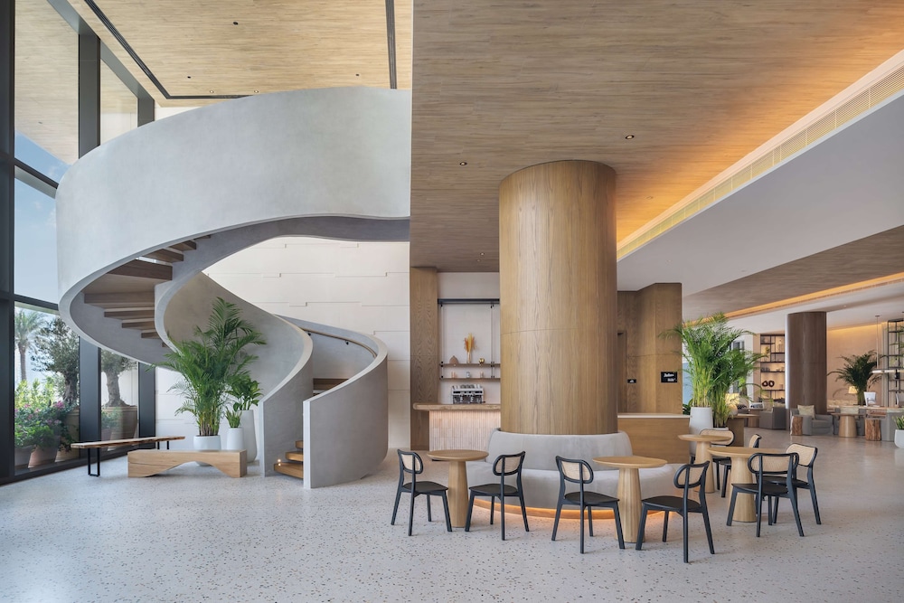 Radisson Beach Resort Palm Jumeirah — Hotel building in Dubai