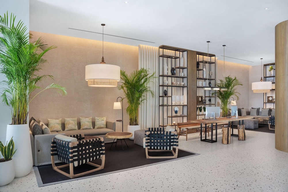 Radisson Beach Resort Palm Jumeirah — Hotel building in Dubai