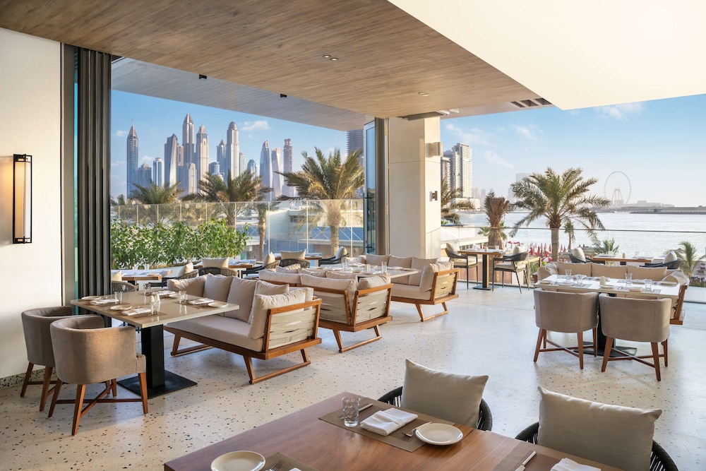 Radisson Beach Resort Palm Jumeirah — Hotel rooms in Dubai