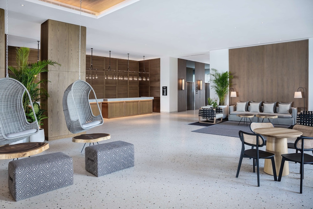 Radisson Beach Resort Palm Jumeirah — Hotel building in Dubai