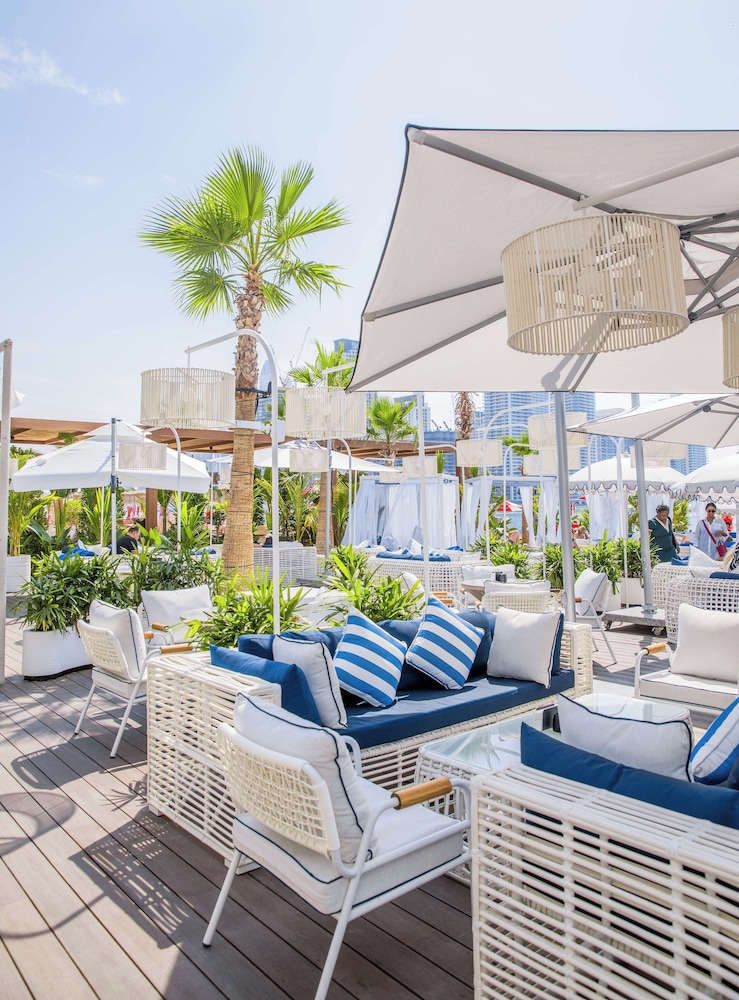 Radisson Beach Resort Palm Jumeirah — Restaurant & bars in Dubai