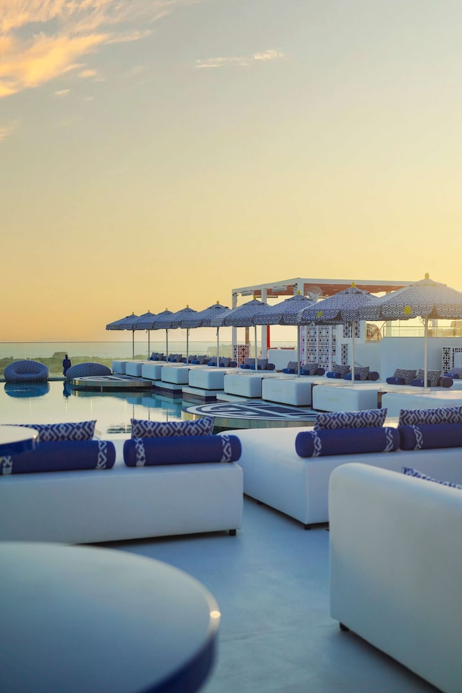 Radisson Beach Resort Palm Jumeirah — Beach in Dubai
