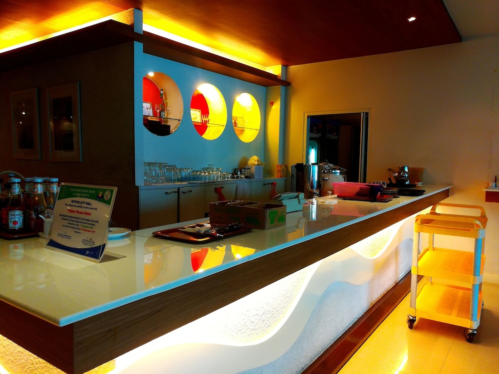 Flipper House Hotel — Restaurant & bars in Pattaya, Chonburi