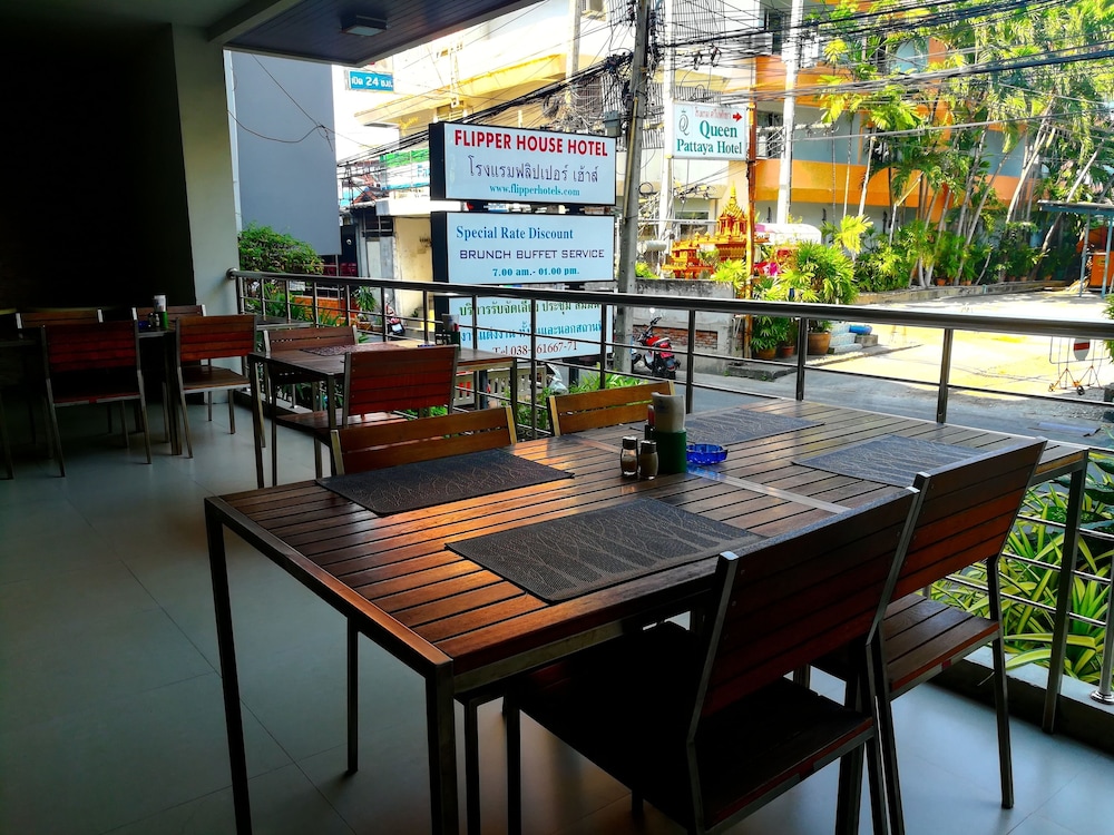 Flipper House Hotel — Restaurant & bars in Pattaya, Chonburi