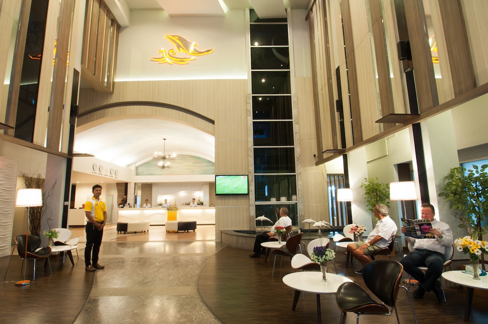 Flipper House Hotel — Hotel building in Pattaya, Chonburi