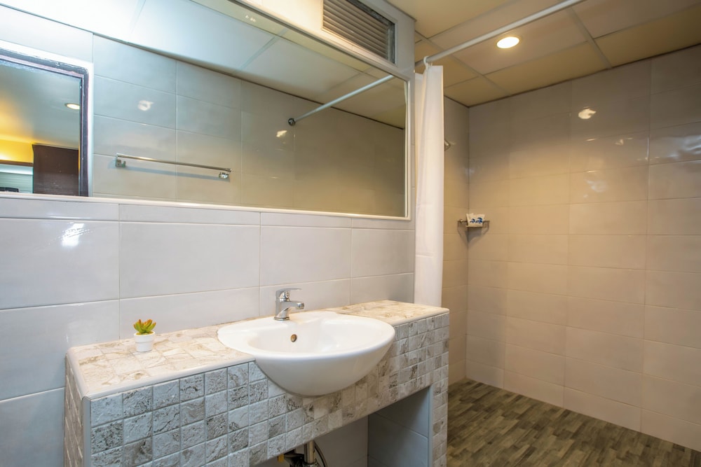 Flipper House Hotel — Hotel rooms in Pattaya, Chonburi
