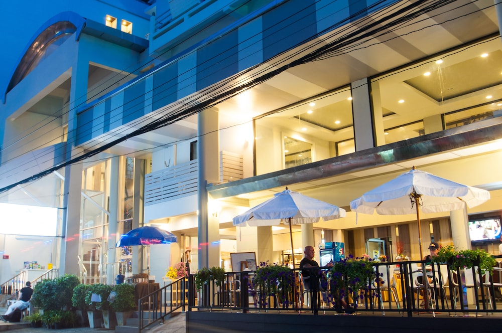 Flipper House Hotel — Restaurant & bars in Pattaya, Chonburi