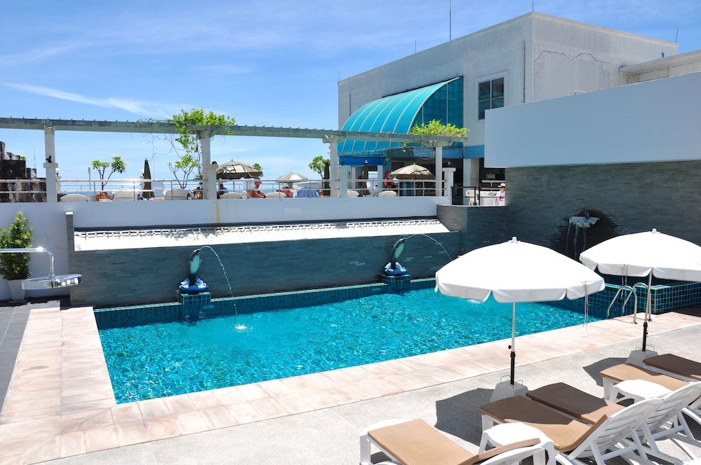 Flipper House Hotel — Swimming pool in Pattaya, Chonburi