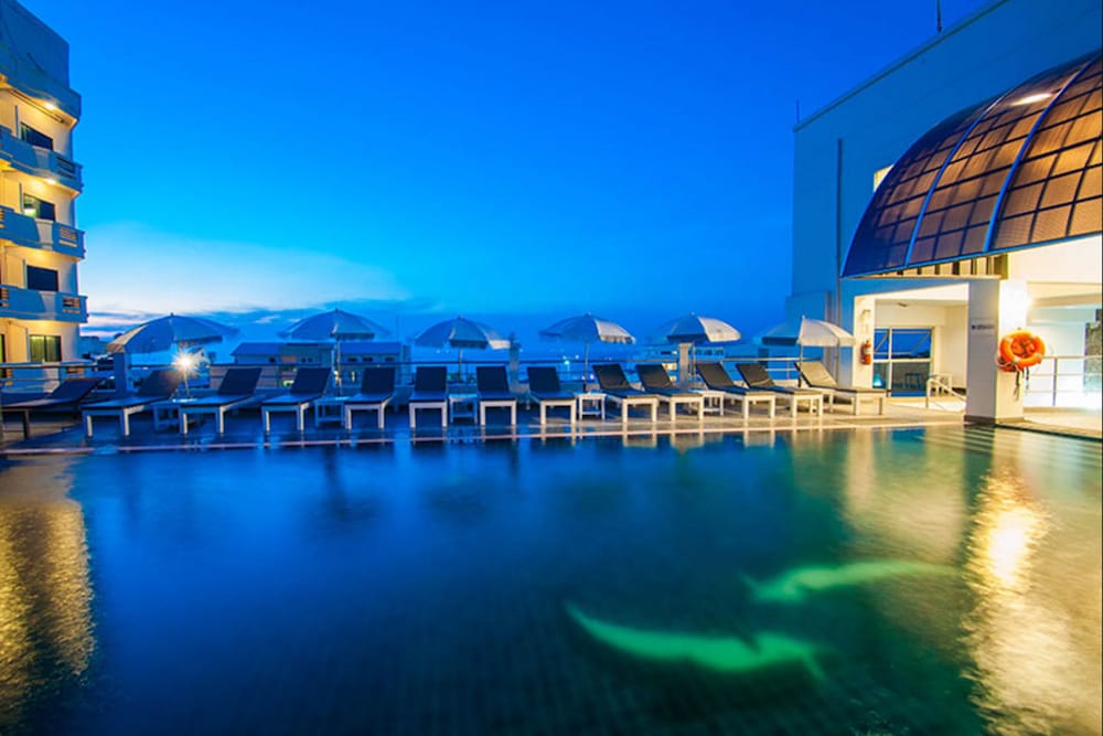 Flipper House Hotel — Swimming pool in Pattaya, Chonburi