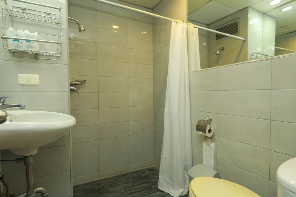 Flipper House Hotel — Hotel rooms in Pattaya, Chonburi