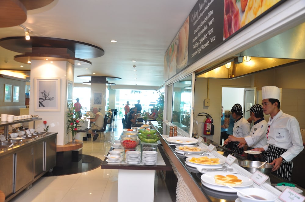 Flipper House Hotel — Restaurant & bars in Pattaya, Chonburi