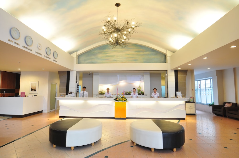 Flipper House Hotel — Restaurant & bars in Pattaya, Chonburi