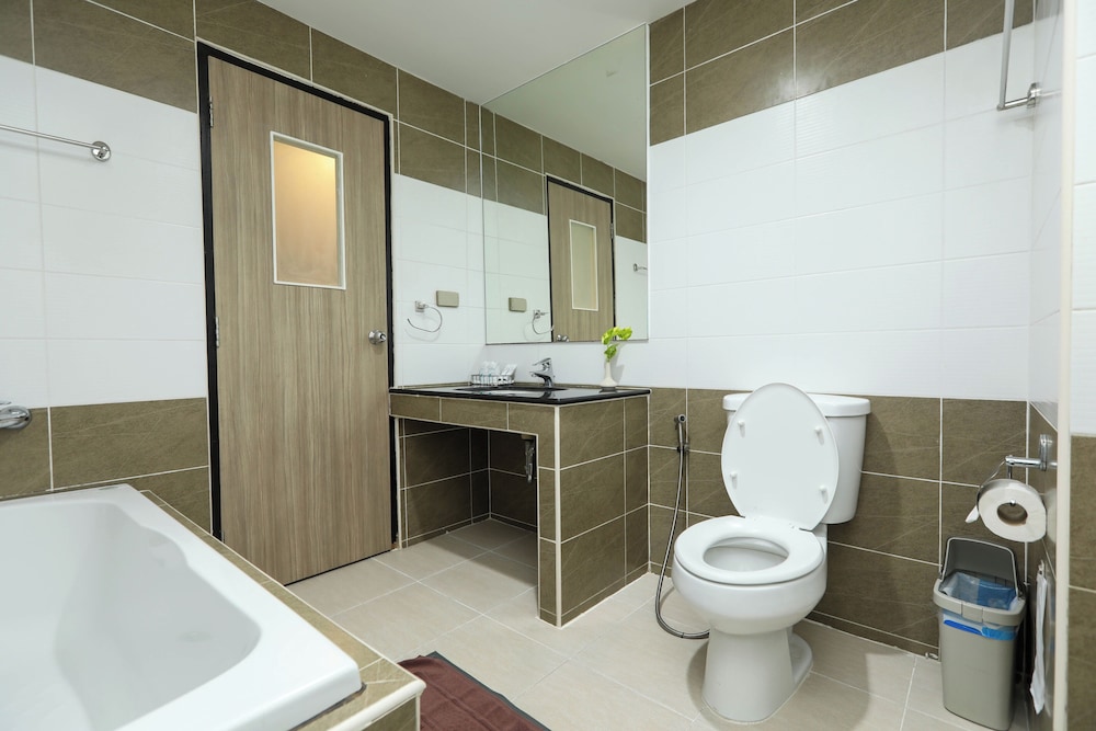 Flipper House Hotel — Hotel rooms in Pattaya, Chonburi