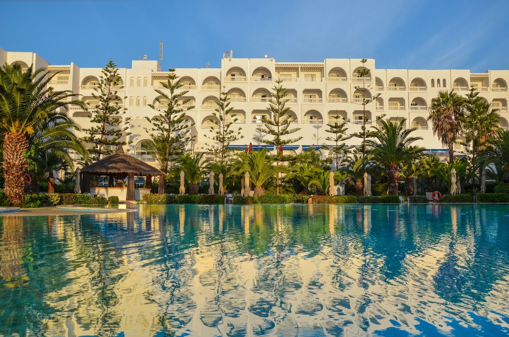 Hotel Aziza Thalasso Golf - Adults Only (à partir de 16 ans) — Swimming pool in Hammamet, Nabeul