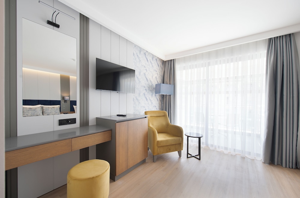 Sealife Kemer Resort Hotel - All inclusive — Hotel rooms in Kemer