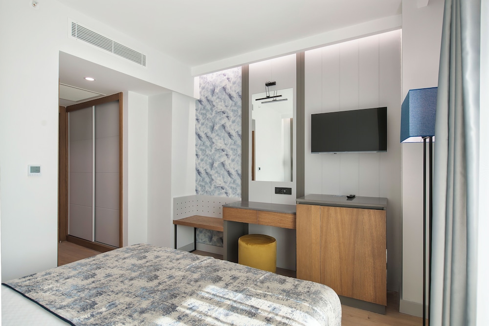 Sealife Kemer Resort Hotel - All inclusive — Hotel rooms in Kemer