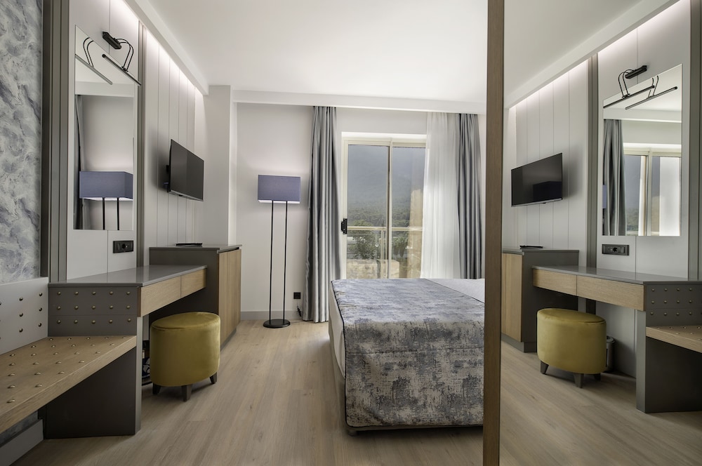 Sealife Kemer Resort Hotel - All inclusive — Hotel rooms in Kemer
