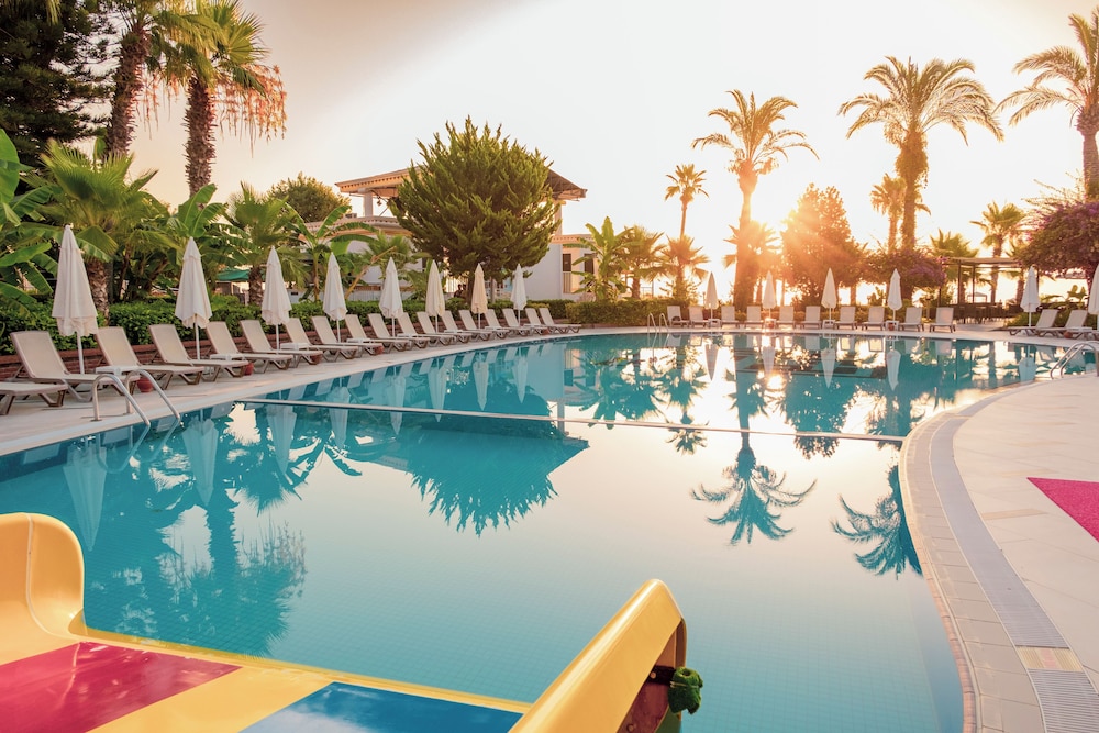 Sealife Kemer Resort Hotel - All inclusive — Swimming pool in Kemer