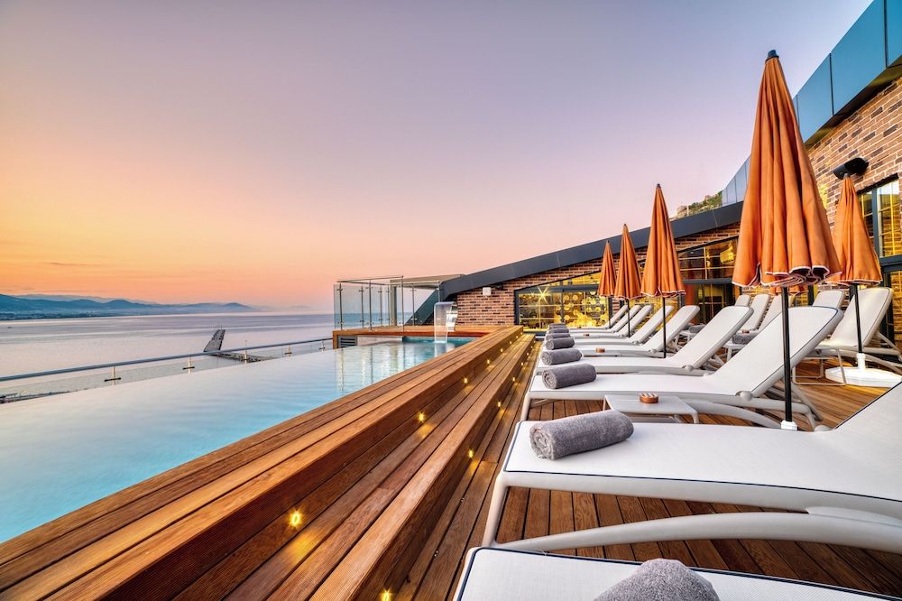 Numa Port Hotel