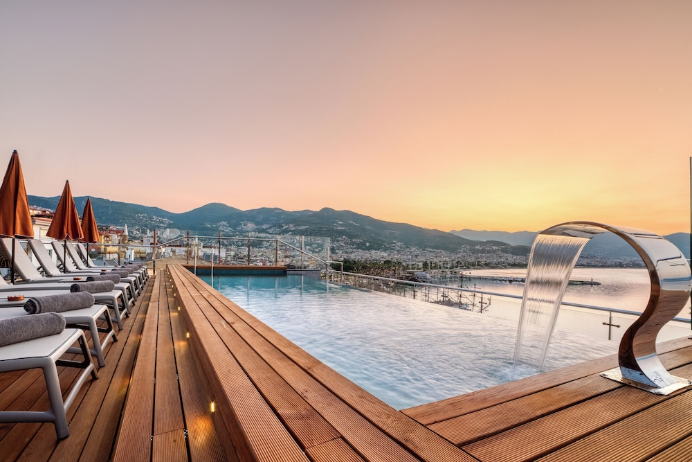 Numa Port Hotel — Swimming pool in Alanya
