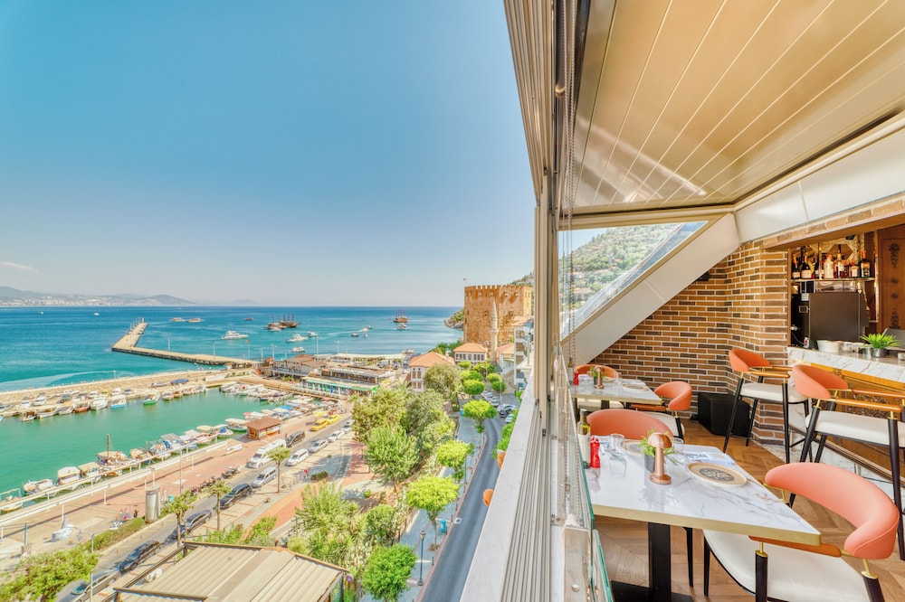 Numa Port Hotel — Restaurant & bars in Alanya