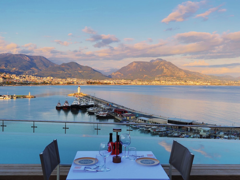 Numa Port Hotel — Restaurant & bars in Alanya