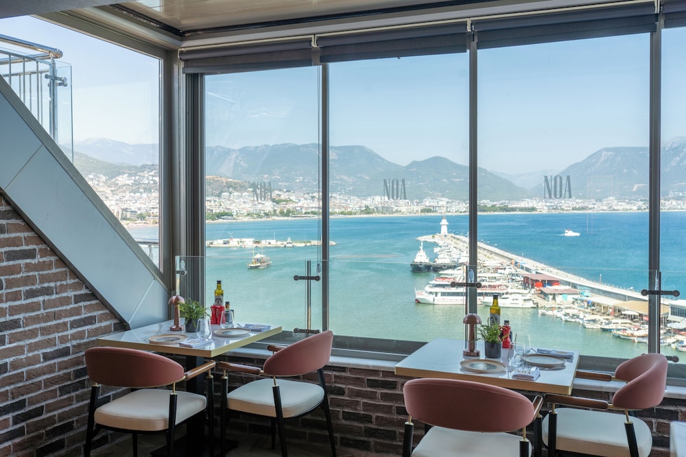 Numa Port Hotel — Restaurant & bars in Alanya
