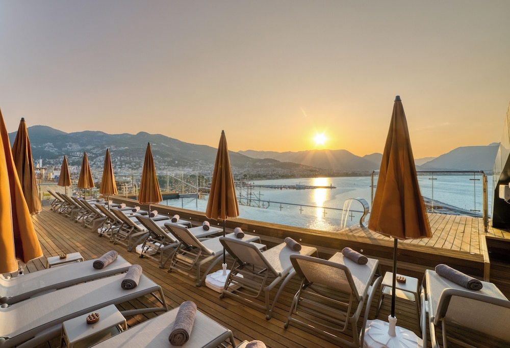Numa Port Hotel — Swimming pool in Alanya