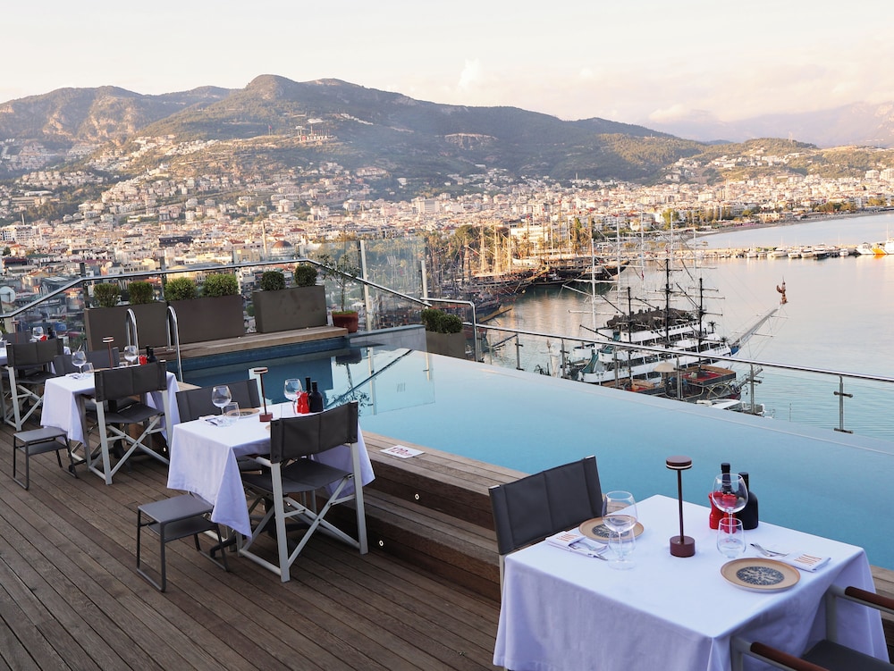 Numa Port Hotel — Restaurant & bars in Alanya