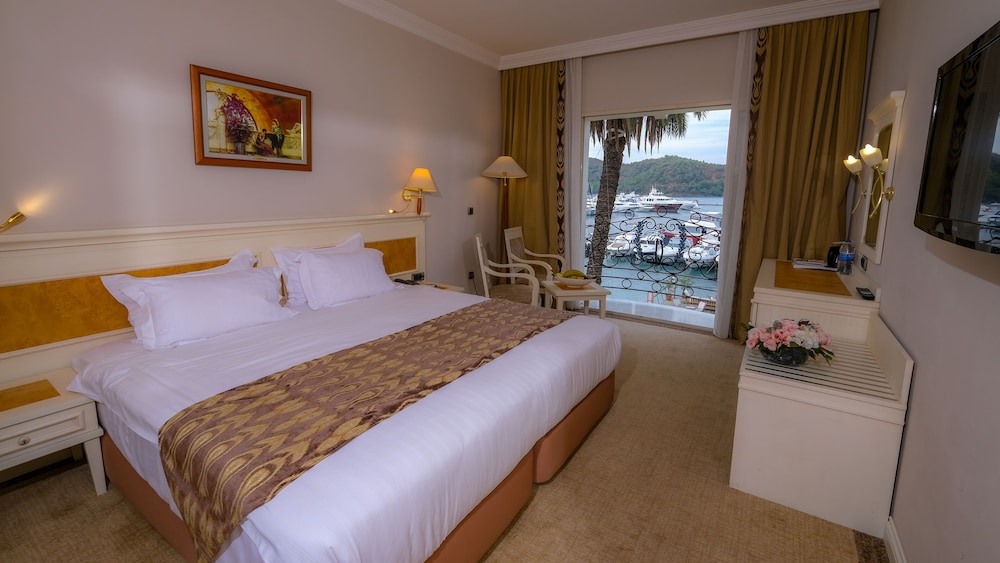 Ece Saray Marina & Resort - Special Class — Hotel rooms in Fethiye, Mugla