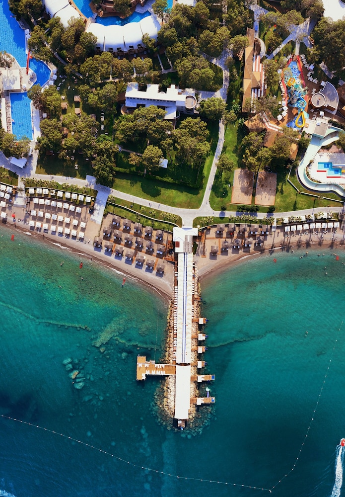 Rixos Sungate - The Land of Legends Access — Hotel building in Kemer