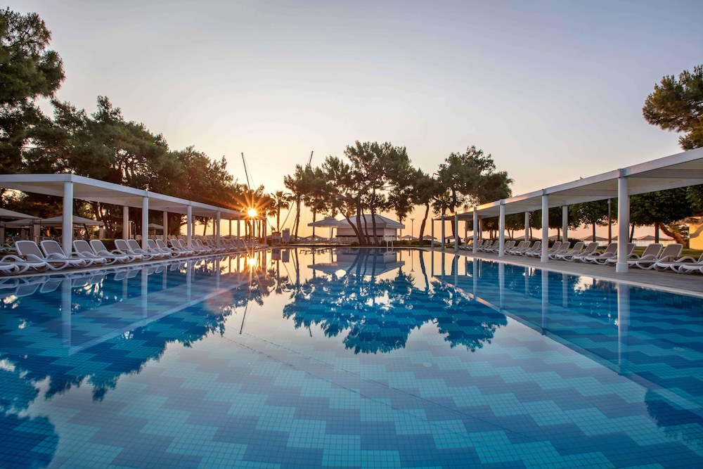 Rixos Sungate - The Land of Legends Access — Swimming pool in Kemer