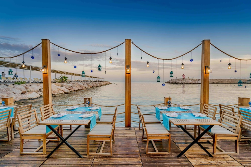 Rixos Sungate - The Land of Legends Access — Restaurant & bars in Kemer