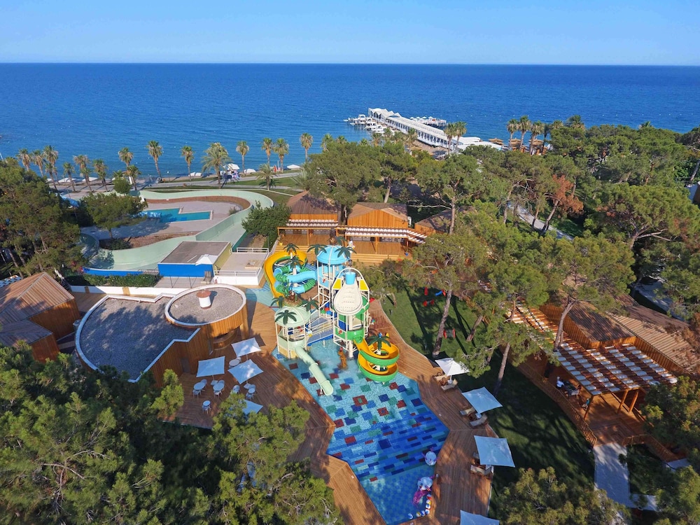 Rixos Sungate - The Land of Legends Access — Swimming pool in Kemer