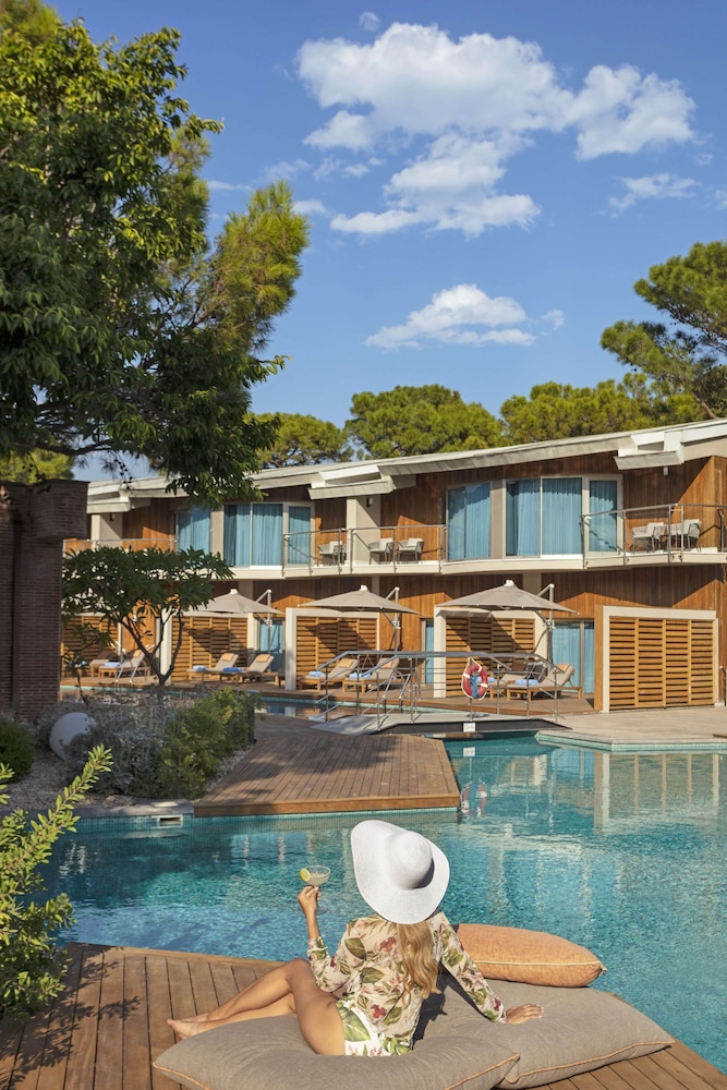 Rixos Sungate - The Land of Legends Access — Swimming pool in Kemer