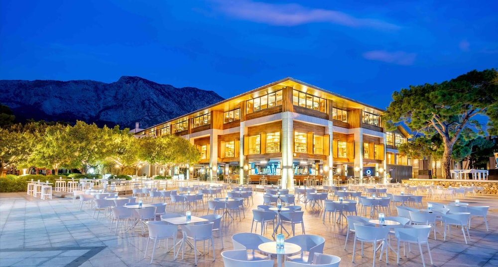 Rixos Sungate - The Land of Legends Access — Restaurant & bars in Kemer